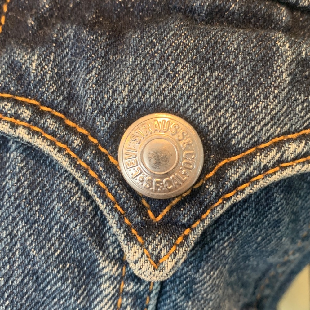 Levi’s Women’s Small Mis Weekend Jacket Classic Trucker Blue Jean Denim Jacket - Picture 5 of 9